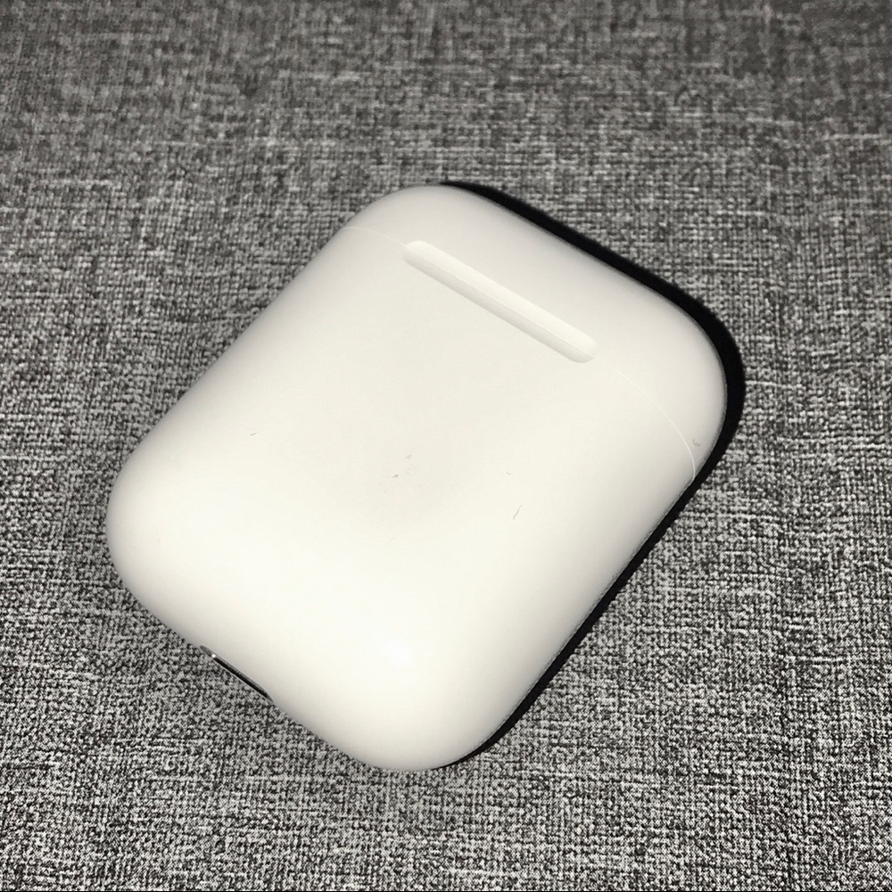 Apple AirPods Charging Case